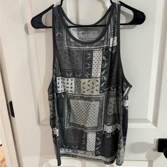 Men’s Tank Top Bundle (5) - Picture 11 of 16